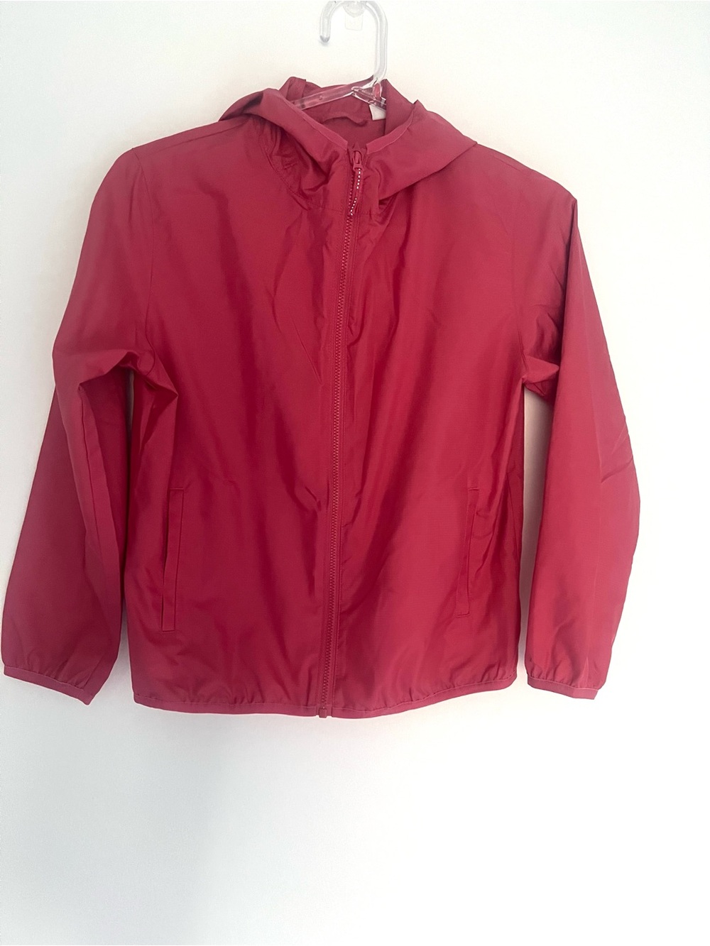 Uniqlo kids lightweight hooded packable windbreaker jacket 130cm